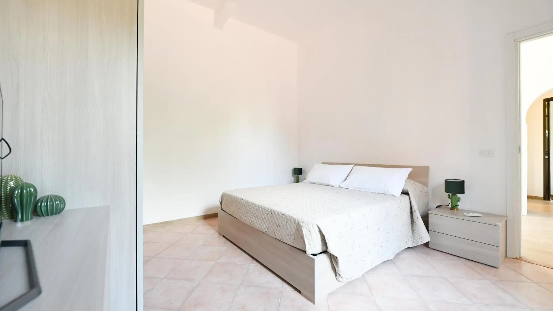 Appartamento Con Delizioso Giardino Acilia 0*,